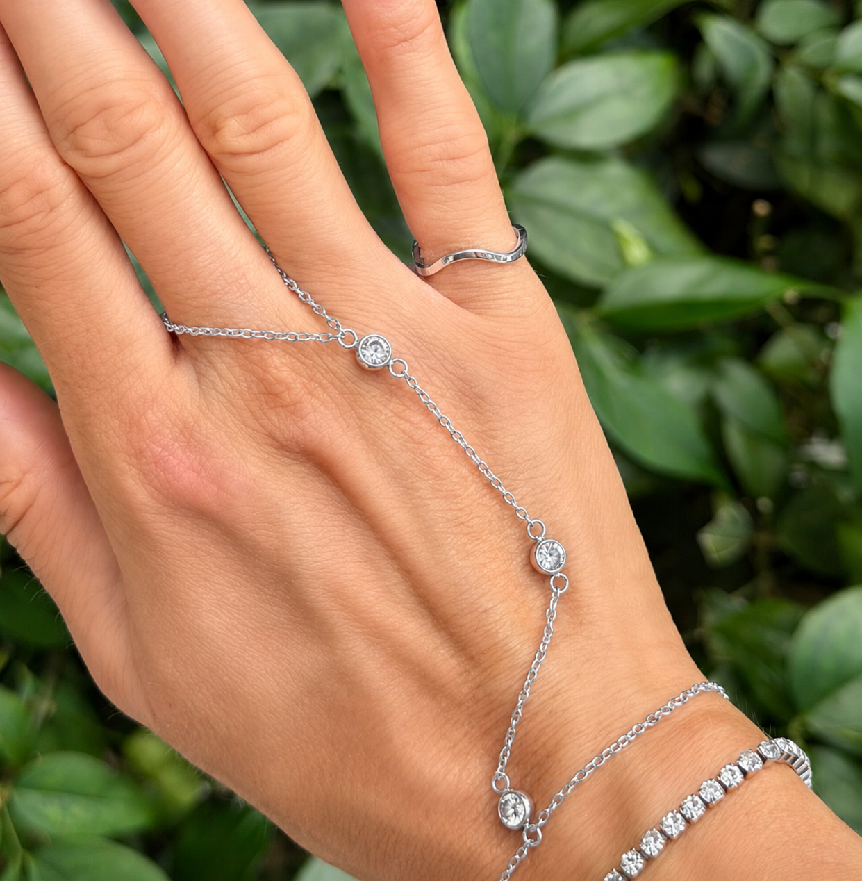 The Slide On Hand Chain Collection