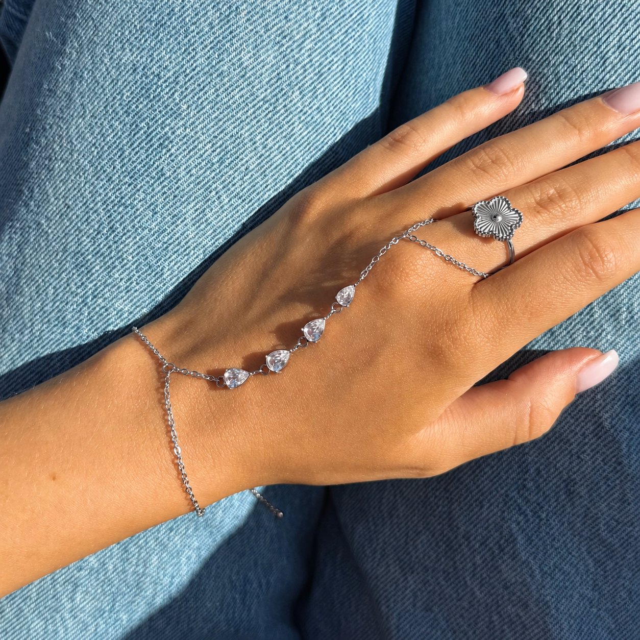 The Slide On Hand Chain Collection