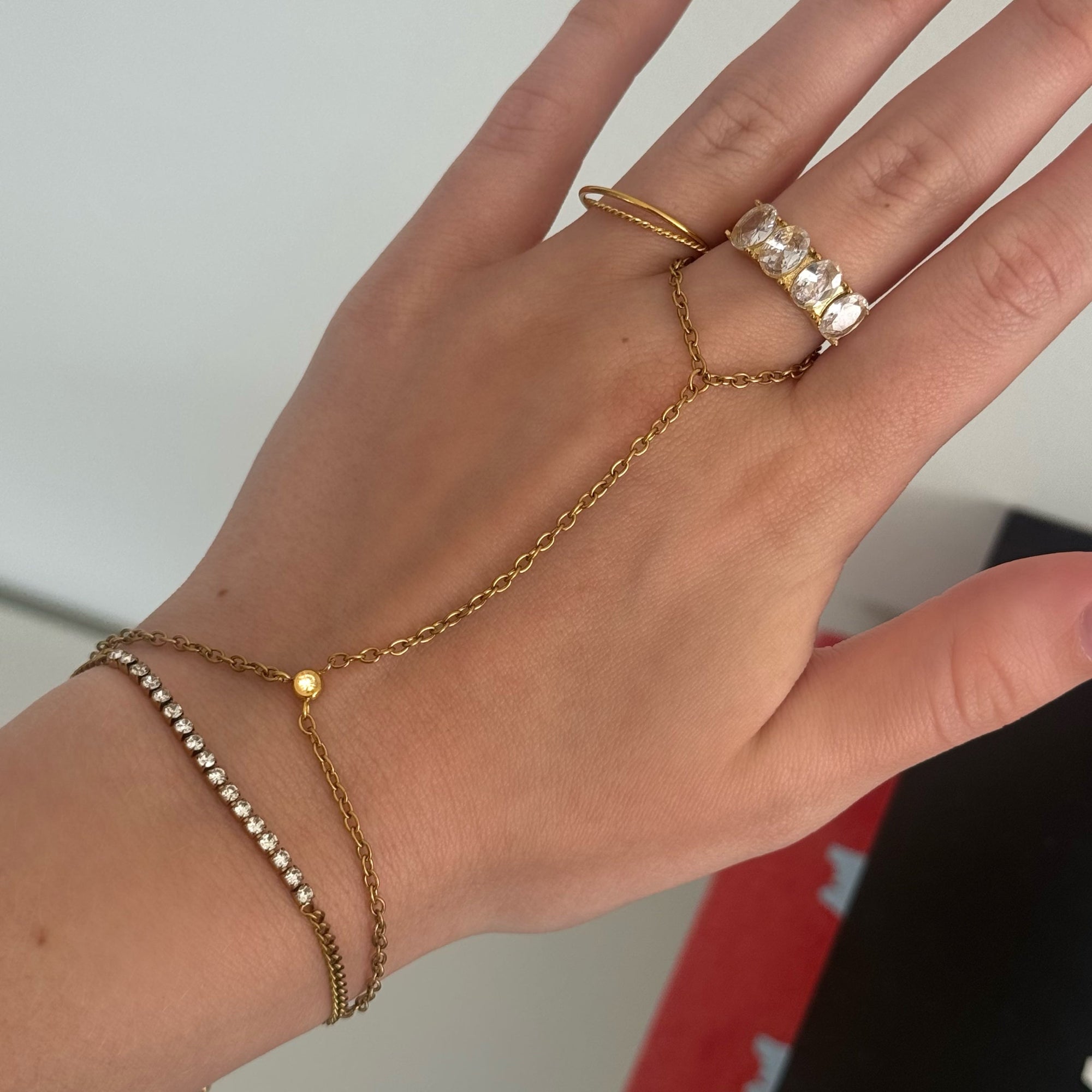 The Slide On Hand Chain Collection