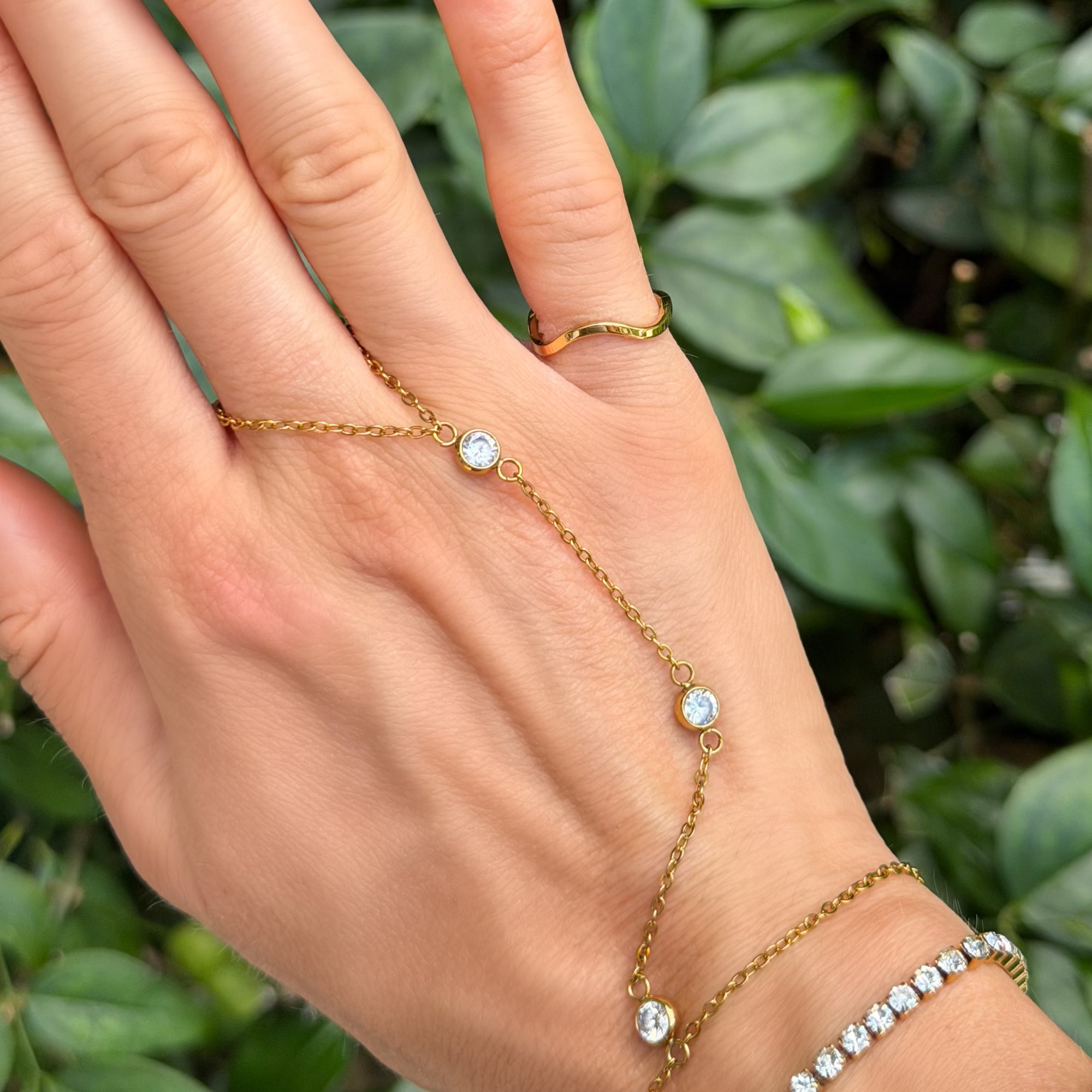 The Slide On Hand Chain Collection