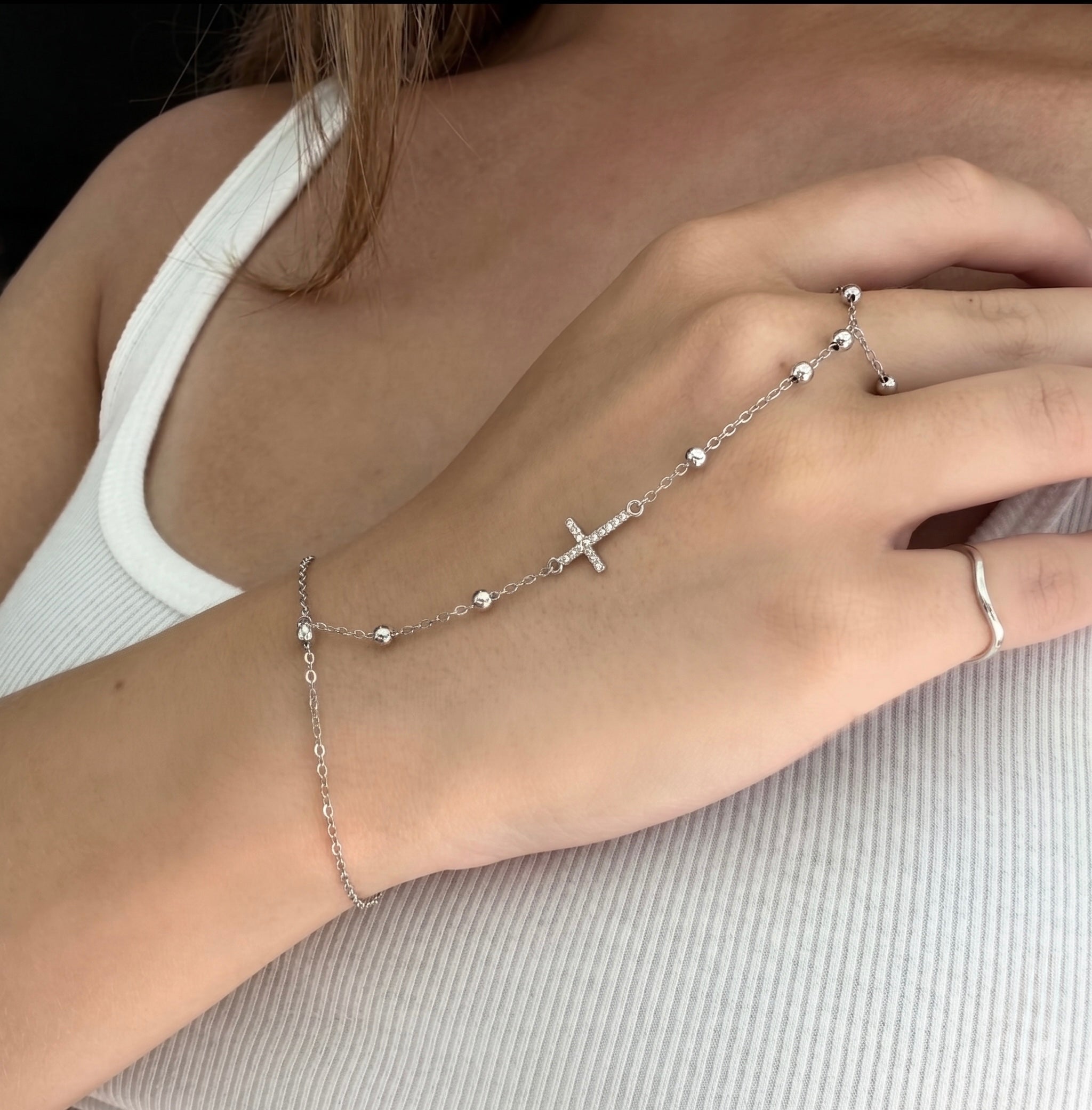 The Slide On Hand Chain Collection